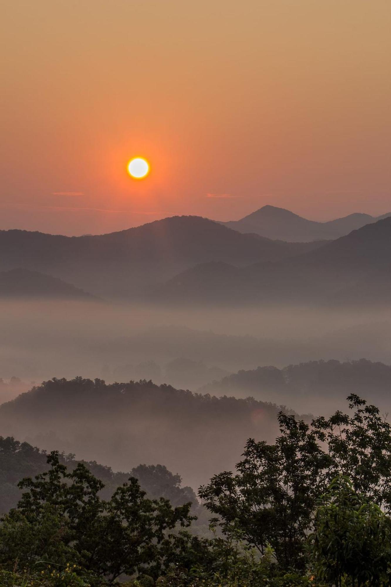 Romantic Mtn Cabin Hot Tub & Jacuzzi Views Sevierville Ngoại thất bức ảnh